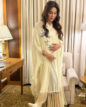 Fiza Ali Instagram - 💟
“A woman in white is a vision of purity, elegance, and timeless beauty” #WhiteDress #ElegancePersonified #TimelessBeauty @vestispret