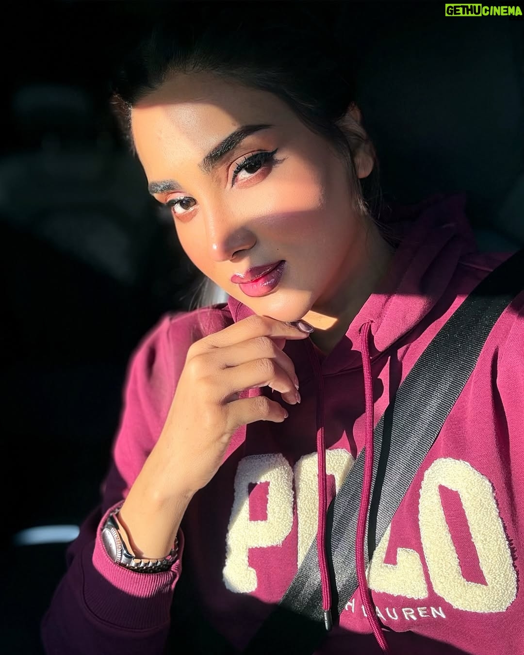 Fiza Ali - 3.7K Likes - Sunshine on my face, happiness in my heart #PlayOutside #fizaali