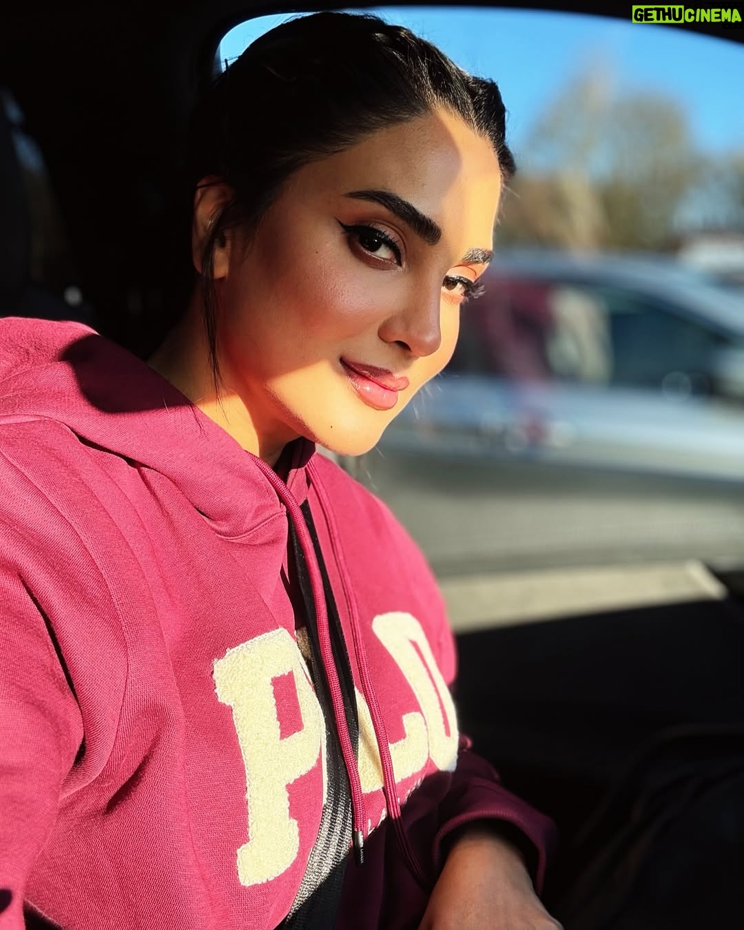Fiza Ali - 3.7K Likes - Sunshine on my face, happiness in my heart #PlayOutside #fizaali