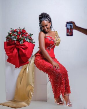 Flavia Tumusiime Instagram - Valentine is coming, here’s our girlfriend , 
The gorgeous NNALONGO @mizzflav ,is ready♥️♥️♥️.

Valentine’s bouquet- @floral_lab_kampala 
📸- @eazipictures 
Hair - @josehairstylistug 
Hairpiece- Imani ponytail- @mrs.matovu x @taliafros