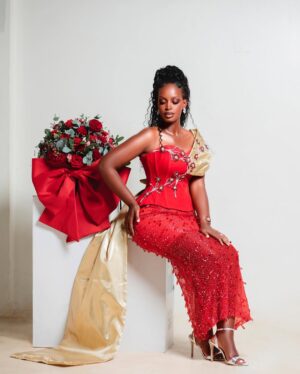 Flavia Tumusiime Instagram - Valentine is coming, here’s our girlfriend , 
The gorgeous NNALONGO @mizzflav ,is ready♥️♥️♥️.

Valentine’s bouquet- @floral_lab_kampala 
📸- @eazipictures 
Hair - @josehairstylistug 
Hairpiece- Imani ponytail- @mrs.matovu x @taliafros