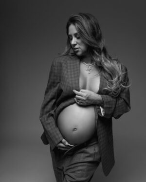Flaviana Seeling Instagram - Mi pequeño gran amor …. Te esperamos con toda la bendición de Dios !!! Que pronto puedas estar en nuestros brazos fuerte y sanito bebé amado!!!! Con tu papa @orlando_carmona no podemos pensar en otra cosa !!!!! 🥰

Foto @darwin.burdiles