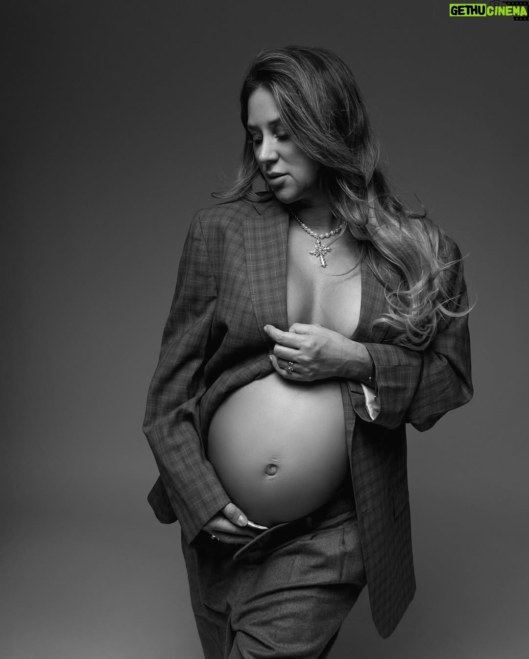 Flaviana Seeling - 8.3K Likes - Mi pequeño gran amor …. Te esperamos con toda la bendición de Dios !!! Que pronto puedas estar en nuestros brazos fuerte y sanito bebé amado!!!! Con tu papa @orlando_carmona no podemos pensar en otra cosa !!!!! 🥰
Foto @darwin.burdiles