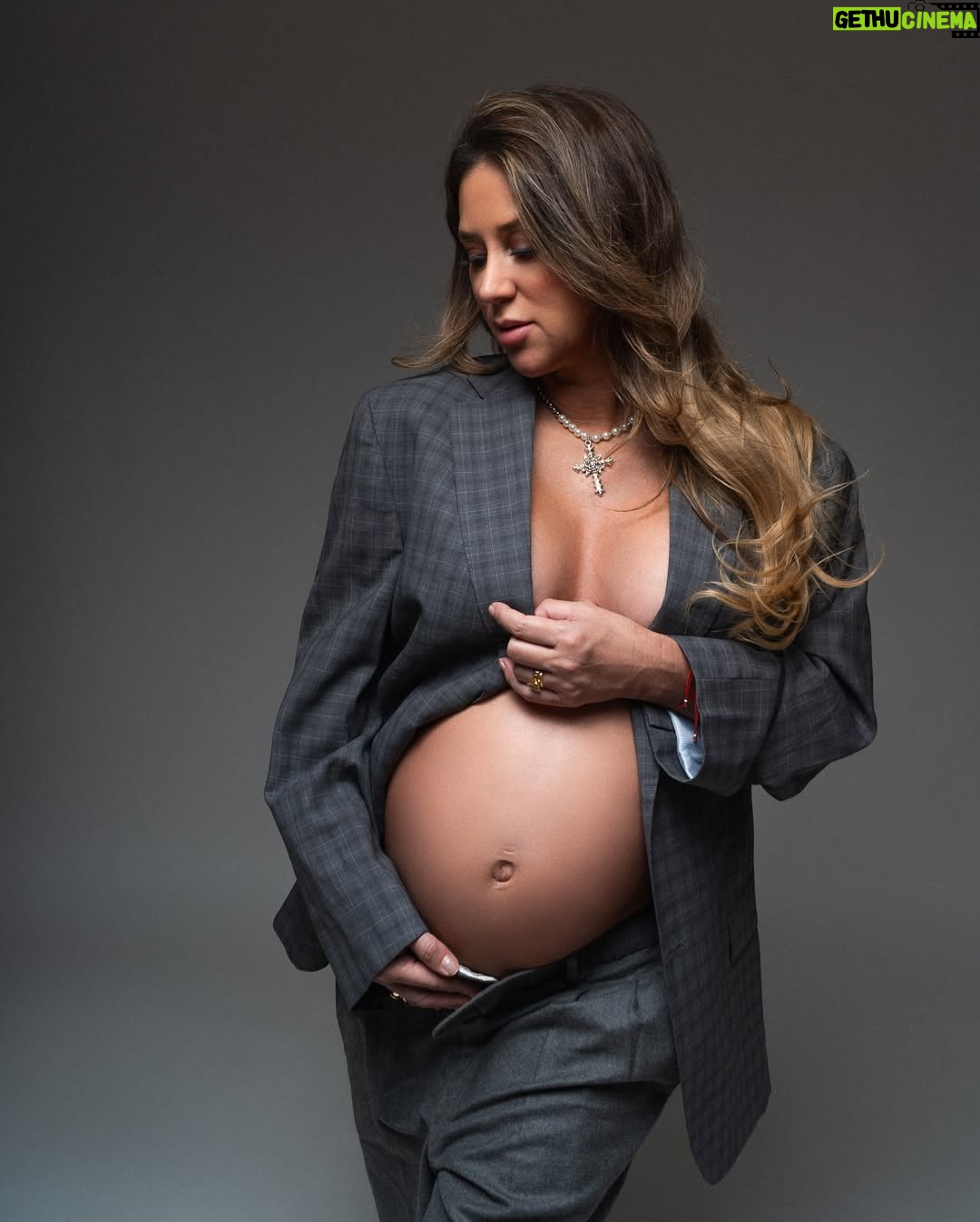 Flaviana Seeling - 8.3K Likes - Mi pequeño gran amor …. Te esperamos con toda la bendición de Dios !!! Que pronto puedas estar en nuestros brazos fuerte y sanito bebé amado!!!! Con tu papa @orlando_carmona no podemos pensar en otra cosa !!!!! 🥰
Foto @darwin.burdiles