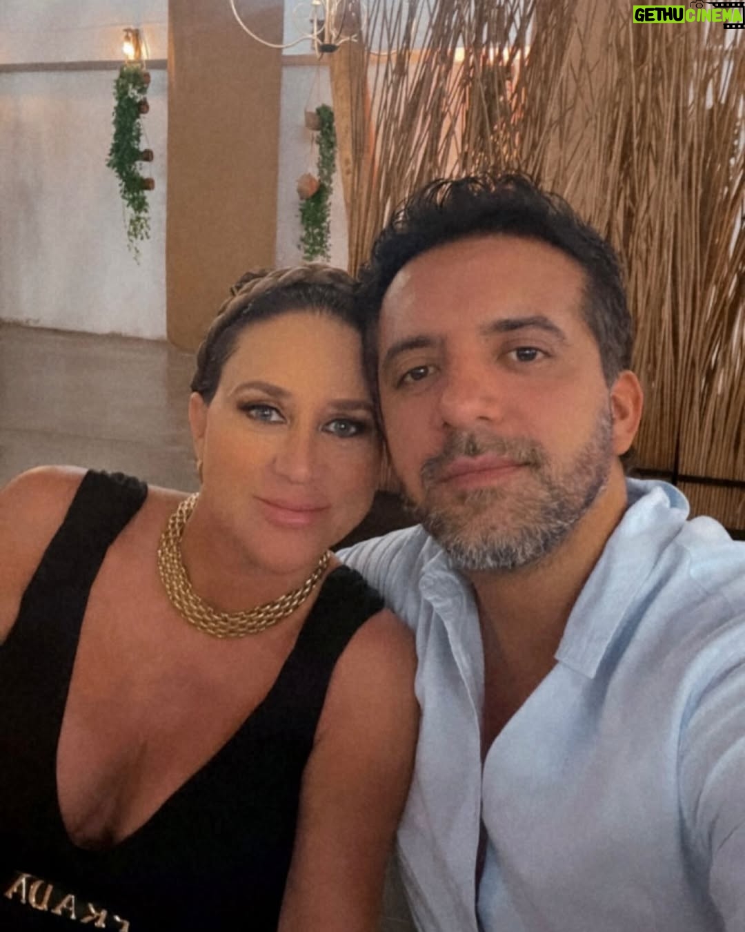 Flaviana Seeling - 15.6K Likes - Primera salida oficial con nuestra pancita !!!! Matrimonio de nuestros amados amigos !!!! @sofi.vsg @lazoantonioaguilera
Mi enterito amado es de @madremia.cl 😍