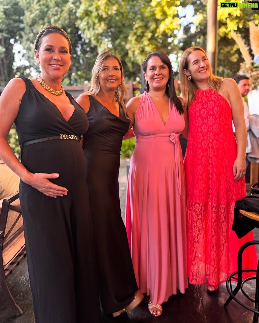 Flaviana Seeling - 15.6K Likes - Primera salida oficial con nuestra pancita !!!! Matrimonio de nuestros amados amigos !!!! @sofi.vsg @lazoantonioaguilera
Mi enterito amado es de @madremia.cl 😍