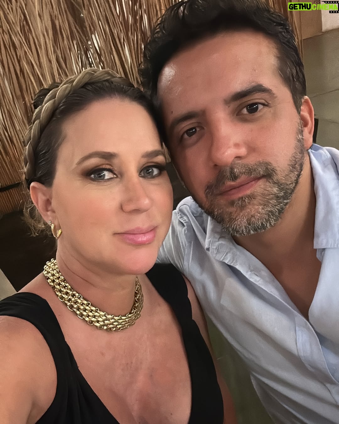 Flaviana Seeling - 15.6K Likes - Primera salida oficial con nuestra pancita !!!! Matrimonio de nuestros amados amigos !!!! @sofi.vsg @lazoantonioaguilera
Mi enterito amado es de @madremia.cl 😍