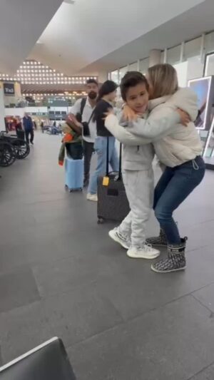 Florencia de Saracho Instagram - Un aplauso al Toro que se llevó a Tati a Madrid a ver a su equipo favorito, el Toro no es fan del Real Madrid jaja pero Tati muuuy fan.  Te amo mi Tati, te merecías esta sorpresa.