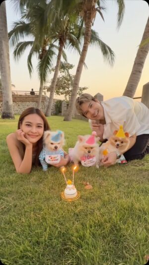 Fonthip Watcharatrakul Instagram - สุขสันต์วันเกิดลูกสาวคริสตี้ ลูกสาวสุดที่รัก รักที่สุด รักมากกกๆรักหมดใจเลย ขอให้พระเจ้าปกป้องหนู ดูแลหนู ให้หนูแข็งแรงปลอดภัย แต่หนูก็อย่าเป็นจ่าฝูงมากนักนะลูกก ไม่ต้องเหมือนแม่มากก อะไรที่ไม่ดีก็ไม่ต้องทำตามมากๆก็ได้ 🤣🤣 รักหนูมากมากก อยู่กับมี๊ไปนานๆ ขอบคุณที่มีความรักของหนูในชีวิตมี๊ ทำงานไม่เคยเหนื่อยเลย กลับบ้านมาเจอหนูที่มี๊ดูมีความสำคัญมากๆ มีคุณค่ามากก ติดมี๊ ติดป๊าสุดๆ เป็นหมาน้อยที่เป็นสีสัน ไม่มีหนูทุกคนเหงาามากก ขอพระเจ้าดูแลหนูน้าา รักหนูม๊ากกก