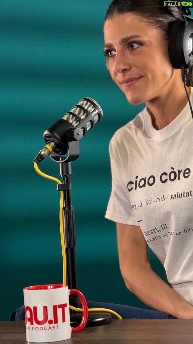 Francesca Valtorta - 253 Likes - 🎭 Dire di no può essere la scelta più difficile… ma anche quella giusta. 🎙️✨
Nel nuovo episodio di Senza Filtri, Francesca Valtorta si apre su un momento cruciale della sua carriera: rifiutare un grande ruolo teatrale per paura di non essere pronta.
💬 “Era un’occasione enorme, eppure ho sentito che non era il momento giusto. Ho sofferto nel dire di no, ma col senno di poi so di aver fatto la scelta giusta.”
Quante volte nella vita ci troviamo davanti a decisioni difficili? Dire sì per paura di perdere un’occasione o dire no per rispetto di noi stessi? Francesca ci racconta come ha imparato che non tutto ciò che arriva è necessariamente giusto per noi e come quella scelta l’abbia resa un’attrice (e una persona) più consapevole.
✨ E tu? Hai mai rifiutato qualcosa di importante per paura di non essere pronto? Raccontacelo nei commenti! 👇
🎧 Ascolta la puntata completa di Senza Filtri su UAU.it Podcast!
📲 Link in bio!
