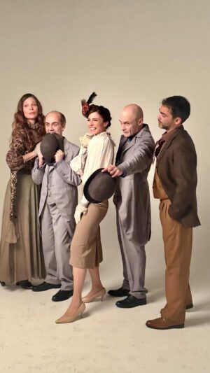 Francesca Valtorta Instagram - Eccoci ♥️
“Uno nessuno e centomila” continua il suo viaggio …
Vi aggiorniamo sulle prossime date di questa tournée:
 
Febbraio 
21/22/23 Monza 
27/28 Rieti
 
Marzo
1/2 Latina
6 Locri
7 Palmi
8 Reggio Calabria 
9 Palmi

Vi aspettiamo!!! 💥💥💥💥

#tournée #intournée #teatro #unonessunocentomila #pirandello #francescavaltorta #primoreggiani #janealexander #friends #happiness #together