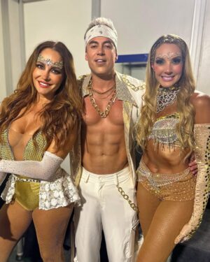 Francini Amaral Instagram - Gracias Lima 🇵🇪❤️ 

Fue una noche mágica y con un hermoso reencuentro!!! 
Lo pasamos increíble!!! 
Gracias por todo el apoyo y el cariño de todos ustedes ❤️

Gracias @brendacarvalhoaxe por volver a compartir escenario con nosotros 🫶🏼 parece que fue ayer, cuando entraste al grupo para reemplazar a @flavianaseeling en la gira internacional mientras estaba embarazada, y la historia volvió a repetirse 20 años después ❤️♾️

Axe lovers forever 🫶🏼

@bruno_zaretti @franciniamaral 

#axebahia #giraaxebahia