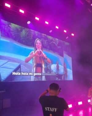 Francini Amaral Instagram - Gracias Lima 🇵🇪❤️ 

Fue una noche mágica y con un hermoso reencuentro!!! 
Lo pasamos increíble!!! 
Gracias por todo el apoyo y el cariño de todos ustedes ❤️

Gracias @brendacarvalhoaxe por volver a compartir escenario con nosotros 🫶🏼 parece que fue ayer, cuando entraste al grupo para reemplazar a @flavianaseeling en la gira internacional mientras estaba embarazada, y la historia volvió a repetirse 20 años después ❤️♾️

Axe lovers forever 🫶🏼

@bruno_zaretti @franciniamaral 

#axebahia #giraaxebahia