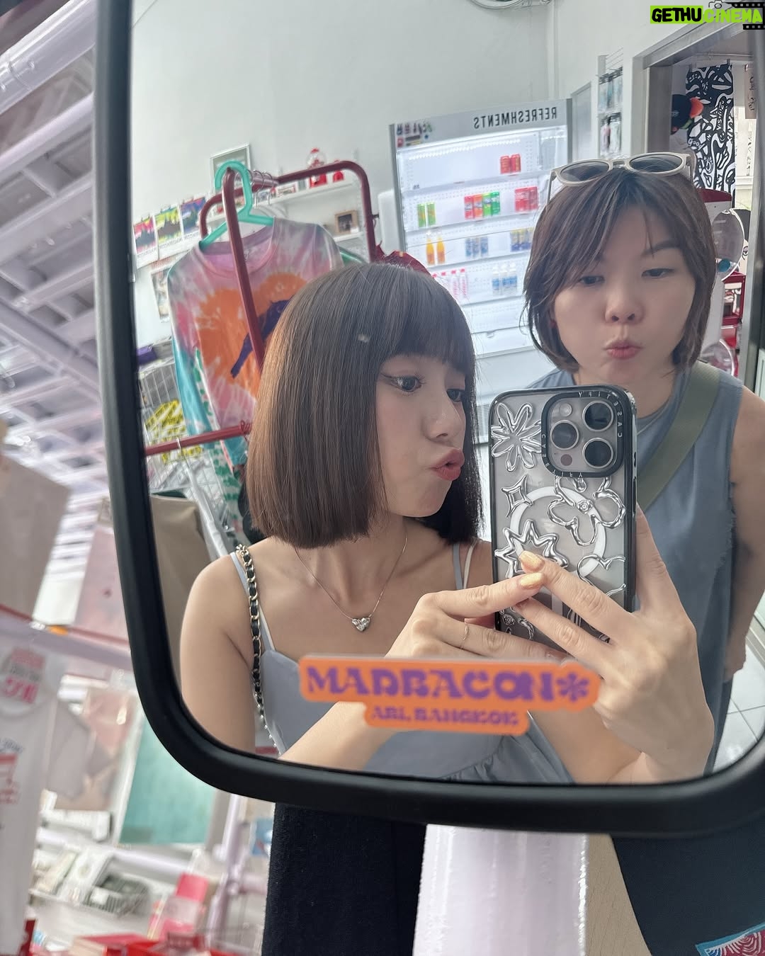 Furby Chen - 3.3K Likes - -
最喜歡分開旅行了🤭💖
晚上記得看播出🇹🇭
在曼谷喝到一家超好喝的orange Americano🤩
它整個味道跟比例就是完美
我好想喝!!!!
吼唷 我回來台灣就沒喝到滿意的🤨
快點推薦我好喝的😖