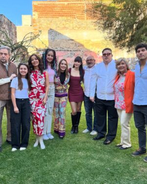 Gabriela Carrillo Instagram - Muchas gracias mi querido @royrojasproductor por darme la oportunidad de interpretar a Cassandra Ávila, y sobre todo por dejarme meter el tema de @kprichosasmx en la novela 😀 
Fue un honor estar en este gran proyecto, con grandes compañeros, y sobre todo en un ambiente tan increíble como fue el que se hizo gracias a la buena vibra que cada uno ponía! Se acaba hoy esta gran historia pero vendrán muchas más y ojalá volvamos a coincidir! 🩷🩷🩷 
Gracias, Gracias, Gracias