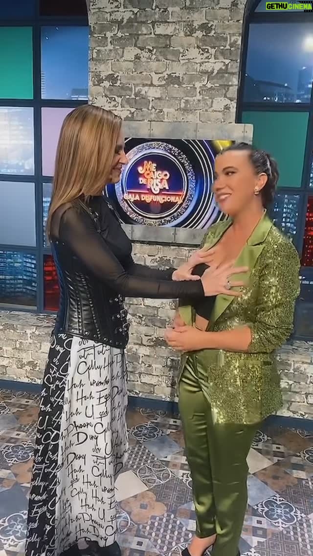 Gabriela Platas - 32K Likes - A esta mujer yo no solo la quiero y la admiro, si no que además aprendo tanto de ella. Me encanta tu manera de disfrutar la vida Gaby, tu manera de reírte como si no hubiera un mañana, tu autenticidad y tú mente un tanto retorcida jaja!
Nuestra hermana más ruda pero con un corazón enorme. Una compañera generosa, talentosa y divertida y una amiga espectacular. Ya quiero volver a grabar Me caigo de Risa entre otras razones para volver a compartir camerino contigo todos los días y chacotear. Feliz cumpleaños @gabyplatas ! 🥳🥳