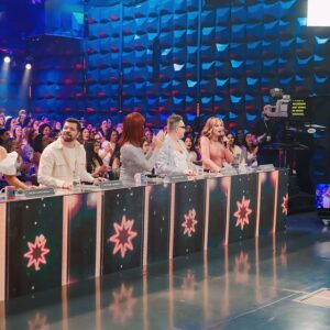 Gabriela Spanic Instagram - Meus anjos do Brasil não percam nesse domingo ás 19h o programa Silvio Santos com Patrícia Abravanel! Fui ao Brasil especialmente para esse programa ao qual tenho muita gratidão, as duas homenagens mais bonitas e emocionantes que recebi em minha carreira foram no programa Silvio Santos. Graças ao SBT novas gerações conhecem o meu trabalho no país, meus filmes de Natal mais recentes estão no  SBT e as minhas novelas mais atuais com a Televisa também foram exibidas pelo canal, só tenho a agradecer por tanto! 

@sbt @patriciaabravanel @pgmsilviosantos @suelenmontteiro @jeffersoncandido82 @maissbt