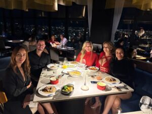 Gabriela Spanic Instagram - Celebrando meu aniversário con meus queridos amigos aqui en Goiânia. Também Recebi a visita dos meus queridos fãs na saída do hotel, obrigada por tanto amor e pelos presentes! Los amo a tiempo! Total!

Não percam meu show dia 14/12 ás 19:30 no @cariocaclub em São Paulo e meus eventos no Domingo ás 10h e ás 14h no Meliá Paulista @meliahotelsbr , obtenha as suas entradas nos links que estão aqui na bio do meu perfil.

Vestuário: @splash.boutique
Hotel: @sjpremiumhotels