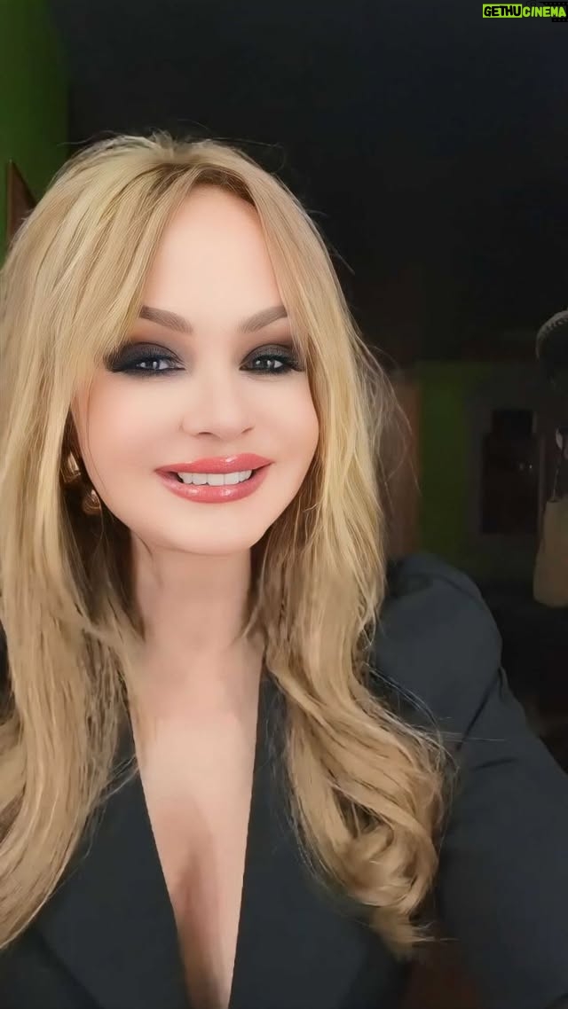 Gabriela Spanic - 38.6K Likes - Es mejor ser una persona sincera que hipocrita, pero como saben.. los sinceros somos siempre tildados de malos.
-
É melhor ser uma pessoa sincera do que hipócrita, mas como vocês sabem.. os sinceros são sempre taxados de maus.
.
.
.
#FrasesIcónicas
#FrasesInolvidables
#Memes
#Humor