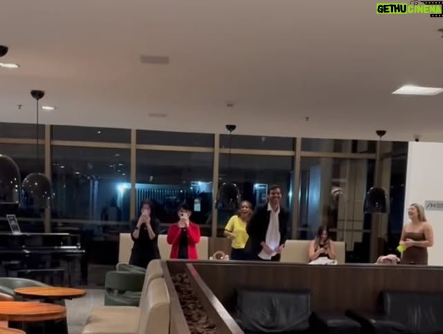 Gabriela Spanic - 20.3K Likes - Celebrando meu aniversário con meus queridos amigos aqui en Goiânia. Também Recebi a visita dos meus queridos fãs na saída do hotel, obrigada por tanto amor e pelos presentes! Los amo a tiempo! Total!
Não percam meu show dia 14/12 ás 19:30 no @cariocaclub em São Paulo e meus eventos no Domingo ás 10h e ás 14h no Meliá Paulista @meliahotelsbr , obtenha as suas entradas nos links que estão aqui na bio do meu perfil.
Vestuário: @splash.boutique
Hotel: @sjpremiumhotels