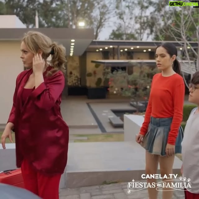 Gabriela Spanic - 9.8K Likes - Ya viene la Navidad a Canela.TV 🎄 y sí, viene llena de mucho AMOR ♥️
Ya puedes ver Amor en Navidad ♥️🎄 totalmente gratis en la app Canela.TV y disfrutar las fiestas con grandes historias que te llenarán de ternura 🥰
#CanelaTV #AmorEnNavidad #GabySpanic #JulianGil #GonzaloGarciaVivanco #MarjorieDeSousa #PattyManterola #RafaelNovoa