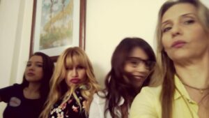 Gabriela Toscano Instagram - Moviendo las Cabezas Tete @flor_de_p @malena.narvay @paola_krum.