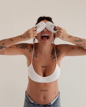 Gabrielle Prado Instagram - Mães não escondem segredos de outras mamães. Comprei e ganhei poucos itens do enxoval! 

Estou fazendo a lista e queria ajuda de vocês! (última foto) 

O que não pode faltar? Me ajudem nos comentários! ♥️ 

#mae #gestante #bebês #enxoval