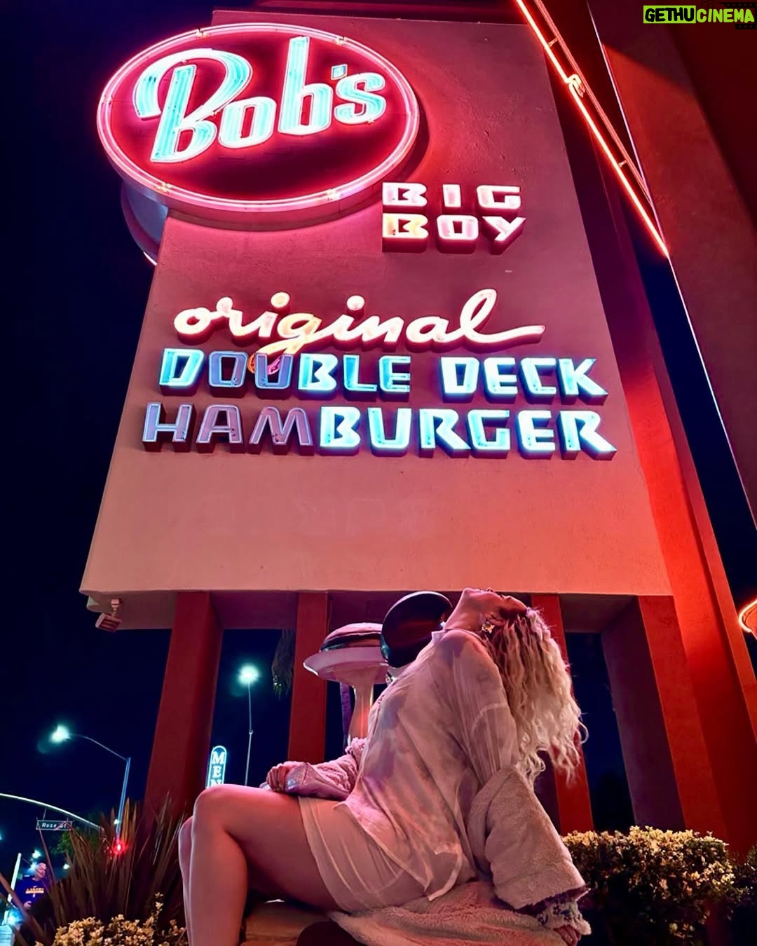 Gage Golightly - 3.6K Likes - Don’t get me wrong, going out is fun but… milkshakes just taste better at home #introvert #fridaynight