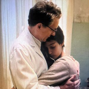 Gaia Girace Instagram - “Girasoli” è finalmente su @skyitalia @nowtvit ❤️
La salute mentale è un tema che mi sta molto a cuore e ho dato totalmente anima e corpo a Lucia per rappresentare al massimo il disagio e la sofferenza che tanti bambini e tante persone hanno vissuto in quegli anni e che tanti continuano a vivere ancora oggi.
Volevo ringraziare con tutto il cuore
@catrinelmarlon per avermi affidato questo personaggio coraggioso e per essere stata sempre attenta e premurosa
@leif_jou e @daniela.tosco fondamentali per costruire insieme Lucia in tutte le sue sfumature
@mariarosaria.mingione @davide_cirri @angelacurri_ @pietrogiull e tutti i bambini per essere stati dei meravigliosi compagni di viaggio
@monicaguerritore e Pietro Ragusa per me sono state due guide preziosissime.
A tutti i reparti che hanno fatto un lavoro di gruppo incredibile!
È stata una grande fortuna condividere questo set con tutti voi, grazie grazie grazie!🍀