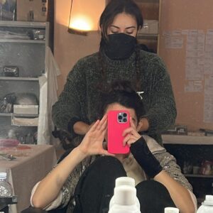 Gaia Girace Instagram - “Girasoli” è finalmente su @skyitalia @nowtvit ❤️
La salute mentale è un tema che mi sta molto a cuore e ho dato totalmente anima e corpo a Lucia per rappresentare al massimo il disagio e la sofferenza che tanti bambini e tante persone hanno vissuto in quegli anni e che tanti continuano a vivere ancora oggi.
Volevo ringraziare con tutto il cuore
@catrinelmarlon per avermi affidato questo personaggio coraggioso e per essere stata sempre attenta e premurosa
@leif_jou e @daniela.tosco fondamentali per costruire insieme Lucia in tutte le sue sfumature
@mariarosaria.mingione @davide_cirri @angelacurri_ @pietrogiull e tutti i bambini per essere stati dei meravigliosi compagni di viaggio
@monicaguerritore e Pietro Ragusa per me sono state due guide preziosissime.
A tutti i reparti che hanno fatto un lavoro di gruppo incredibile!
È stata una grande fortuna condividere questo set con tutti voi, grazie grazie grazie!🍀