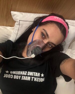 Gaia Gozzi Instagram - Prima che iniziasse questa settimana di emozioni intense, performance all’1 di notte ed energia caotica mi ero prefissata un unico obiettivo: provare ad arrivare alla gente per ciò che sono. 
I numeri, le classifiche vanno e vengono. Ho già toccato buoni picchi e sentito vuoti immensi e ho compreso che il mio fine non è mai stato quello, ma di mostrarmi a più gente possibile per ciò che sono realmente, per le mie culture, radici, personalità, per come vivo la musica e per l’Amore e Rispetto che provo per il palco. 
Ho capito che preferisco farmi guidare dal vento e accogliere qualsiasi direzione mi proponga, ho capito che l’Universo è sempre più ironico perché l’Amore del pubblico che ho ricevuto ieri mi conferma che è tutto giusto, proprio così com’è. Ho capito che se sei felice di ciò che fai, delle persone che hai a fianco e hai fede nel processo, ti sentirai finalmente sbocciare. 
Ringrazio il pubblico, il palco di Sanremo e tutte le persone che hanno reso possibile questo show. 
Grazie Orchestra @riccardozangirolami @pinaxa, ballerini del mio cuore @shadesofbanana, @kristijanbesirovic @giulia.boscolo @jesus_guia10, team artistico @simonepeluso_  @edoardopigliapochi  @alessandrotuccillo @michele___perna  @caterinapinsi , team musicale @madfingerz @iamzef @tropico_petrella @theo_riginalone , coreografico @carlos.diaz.gandia @claudia_laruccia @lacciolandstudio, vocal coach @elisabetta_cois , team Glam @poiccahontas @alfredohaircesarano, @unghiedellamadonna, team styling @albamelendo @gretatede @ornella_maglione , ufficio stampa @goigest @mariacarla.m , team social @orbita_____ @silviess @daiiisam, discografica @sonymusicitaly @columbiarecordsitaly @manuelnik10, @claudiatiano, @_giuliamazzetto_ @saraoolivetti @claudia_attanasi e management @annapandabrio @giovanniromano__ @urubambastudio @pachulombroni @mynameispallina per le capriole fatte negli ultimi mesi (non giorni, MESI!🙏🥹❤️). 

Grazie alle persone che mi seguivano e continuano questa storia d’amore tra di noi, grazie a chi mi ha scoperta ora e accolta con affetto, nulla è scontato. 
Grazie bellezze, a Voi vi chiamo tutti ve lo giuro!!!! 

G