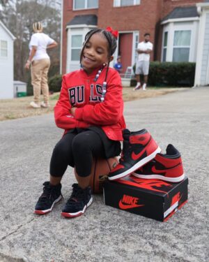 Gail Bean Instagram - FAA🤞🏾🫶🏾♾️couldn't have done it without yall! Thank you JORDAN x my family for reigniting my creativity❤️
.
ALEXA play K.Dot - 'TV OFF'
📸 @100wayz @100wayzllc
💄 @jlamarbeauty 
💇🏾‍♀️ @iamkasirene 
👟 @jumpman23 Breds
🧥 @righton59th

MITCHELL'S ARE BORN WINNERS PRODUCTIONS 
#Jordan #MitchellsAreBornWinners #FAA

With love,

-Big Bean