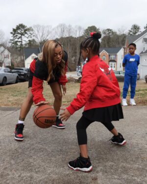 Gail Bean Instagram - FAA🤞🏾🫶🏾♾️couldn't have done it without yall! Thank you JORDAN x my family for reigniting my creativity❤️
.
ALEXA play K.Dot - 'TV OFF'
📸 @100wayz @100wayzllc
💄 @jlamarbeauty 
💇🏾‍♀️ @iamkasirene 
👟 @jumpman23 Breds
🧥 @righton59th

MITCHELL'S ARE BORN WINNERS PRODUCTIONS 
#Jordan #MitchellsAreBornWinners #FAA

With love,

-Big Bean
