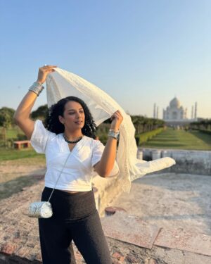 Gautami Kawale Instagram - The golden hour was simply giving! 🌇
#candid 

Last round of pics from Agra lol
Top from @unblockbyjenny 🦢

#portrait #tajmahal #taj #mehtabbagh #curls #curlyhair #indian #ethnic #fusion #travel #india #agra #tourism #indiatourism #indiatravel 
Clicked by @abhyudaya_mohan bhai iss baar credit dena hi padega these are too good