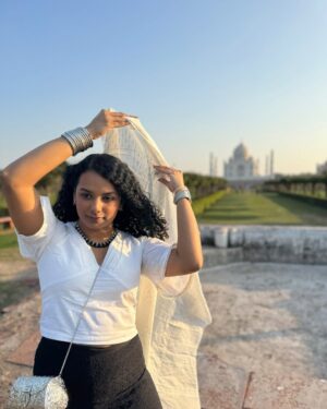 Gautami Kawale Instagram - The golden hour was simply giving! 🌇
#candid 

Last round of pics from Agra lol
Top from @unblockbyjenny 🦢

#portrait #tajmahal #taj #mehtabbagh #curls #curlyhair #indian #ethnic #fusion #travel #india #agra #tourism #indiatourism #indiatravel 
Clicked by @abhyudaya_mohan bhai iss baar credit dena hi padega these are too good
