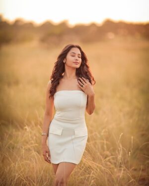 Gayathri Sri Instagram - 🤍💭

Photography @dhanush__photography 
Mua @jay_makeup_artist_