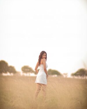 Gayathri Sri Instagram - 🤍💭

Photography @dhanush__photography 
Mua @jay_makeup_artist_