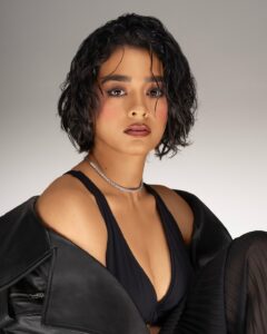Actress Gayathrie HD Photos and Wallpapers March 2025