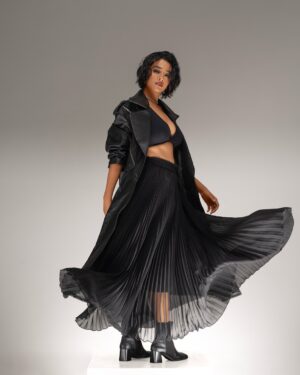 Gayathrie Instagram - Been working on myself. Do you see it? 👀

Crew : 
Photography : @waranyogesh_v
Styling : @navaa_rajkumar
Mua : @purpleparrot.makeup & hair  @thestyles_byashi 
Video : @satishkanna07 @joel_jerrif
Post production : @tbirdrider