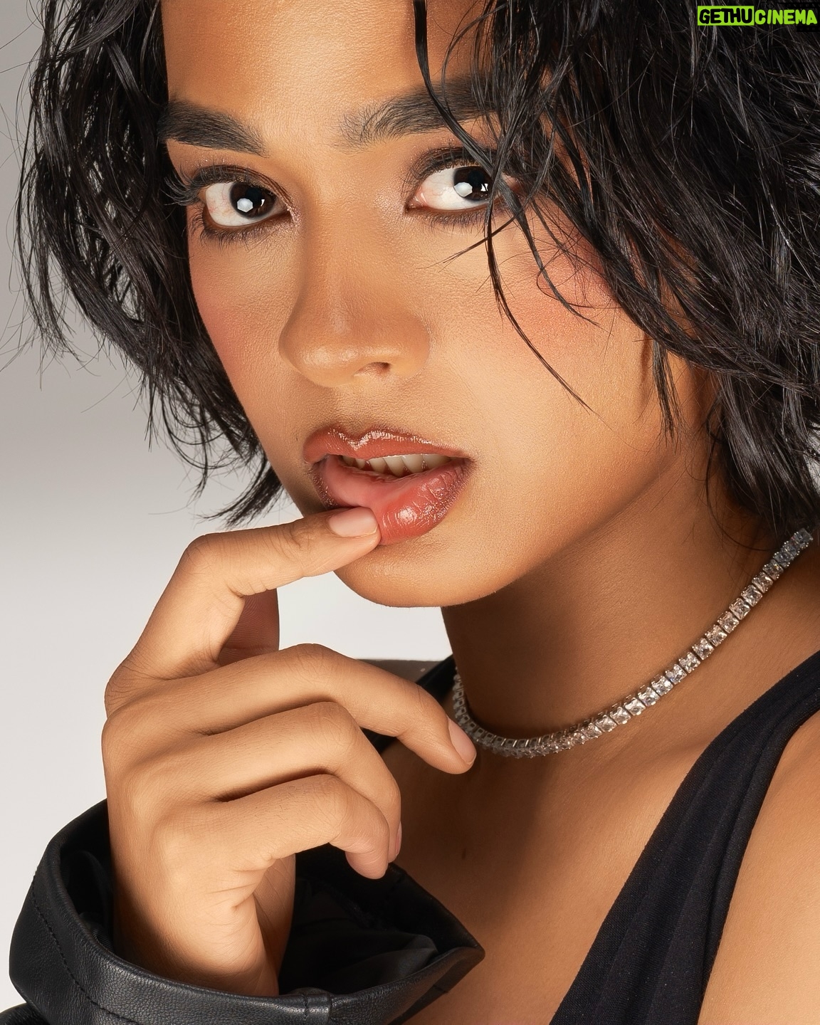 Gayathrie - 53.6K Likes - Been working on myself. Do you see it? 👀

Crew : 
Photography : @waranyogesh_v
Styling : @navaa_rajkumar
Mua : @purpleparrot.makeup & hair  @thestyles_byashi 
Video : @satishkanna07 @joel_jerrif
Post production : @tbirdrider