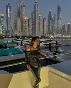 Geeta Basra Instagram - Lost in a sea of city lights.. ❤️