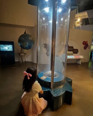 Geneva Cruz Instagram - In a world where jobs and responsibilities dominate our lives, it feels freeing to occasionally let our inner child come out and play. ☺️💚 #themindmuseum #latepost
