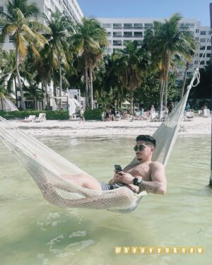 Geneva Cruz Instagram - Happy 29th Birthday to my son, Heaven! 🎂 I love you more than words can express, and I know this because I only pray and wish for what is best for you and what makes you happy. I know you’re having a wonderful time with your girl at your favorite beach, kaya mag-enjoy kayo!!! 😍 Your heart will always be my home. Mahal na mahal kita, anak.😘 #genevaandlondon #heavenarespacochaga