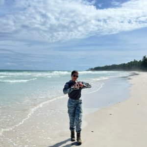 Geneva Cruz Instagram - Coastal Clean Up Drive Activity, Quezon Beach, Patikul, Sulu, Philippines with the @philairforce. 🫡🇵🇭💚 #islandgirltravelerph 

#sgtgenevacruzpafr 
#servicemenandwomen 
#purpose #PAFR 
#lovethephilippines
