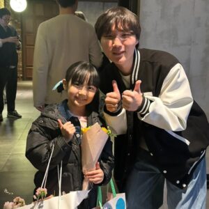 Gi So-you Instagram - 어제 침범 vip시사회
선영이모 덕분에  대배우  류승룡 배우님도 만나고
오빠랑 같이 촬영한  너무 멋찐 조준영배우님도  다시 만나고 
김윤혜배우님도 바쁘신데 오시공ㅜㅜ
멋찐 이모들  감독님들  작가님들  오셔서  감사드립니다 ❤️ 
사진  못찍은 분들이 더 많아서  아쉽네요 ㅜ
저도  시사회가 처음이라 정신이 없어서 😂 너무 죄송해요 
다음에는  더 잘해보겠습니다^^ 

어제 귀한발걸음  해주신 모든분들  너무너무 감사드립니다 

침범  많이 많이 소문내주세용♡♡♡

3월12일  침범 극장 대개봉!!! 
많이  보러와주세요^^ 
꼭이용♡

#기소유#침범#VIp시사회#소문많이내주세요♡
#3월12일극장대개봉