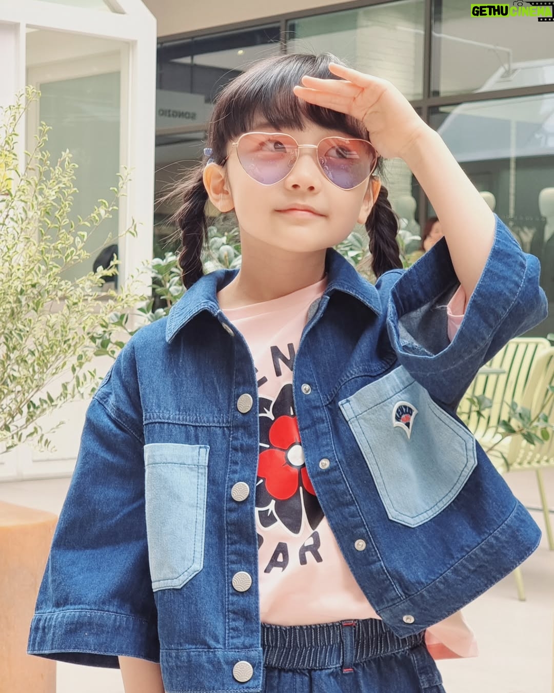 Gi So-you - 2.9K Likes - #제품제공
ㆍ
ㆍ
곧 개학이다~~~♡
소유의 신학기룩은 KENZO 👕 👖 🎒
ㆍ
ㆍ
@kenzokids_official
ㆍ
ㆍ
ㆍ
ㆍ
ㆍ
ㆍ
ㆍ
본 포스팅은 롯데 GFR로부터 제공받아 솔직하게 작성하였습니다
ㆍ
#겐조키즈#kenzokids #키즈브랜드#키즈옷#신학기룩#명품아동복#명품키즈#키즈옷추천#키즈선물#아동복추천#아동복#키즈스타일링#키즈룩#럭셔리키즈
#기소유#신학기룩👕👚 #센스쟁이❤️