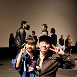 Gi So-you Instagram - 어제 침범 vip시사회
선영이모 덕분에  대배우  류승룡 배우님도 만나고
오빠랑 같이 촬영한  너무 멋찐 조준영배우님도  다시 만나고 
김윤혜배우님도 바쁘신데 오시공ㅜㅜ
멋찐 이모들  감독님들  작가님들  오셔서  감사드립니다 ❤️ 
사진  못찍은 분들이 더 많아서  아쉽네요 ㅜ
저도  시사회가 처음이라 정신이 없어서 😂 너무 죄송해요 
다음에는  더 잘해보겠습니다^^ 

어제 귀한발걸음  해주신 모든분들  너무너무 감사드립니다 

침범  많이 많이 소문내주세용♡♡♡

3월12일  침범 극장 대개봉!!! 
많이  보러와주세요^^ 
꼭이용♡

#기소유#침범#VIp시사회#소문많이내주세요♡
#3월12일극장대개봉