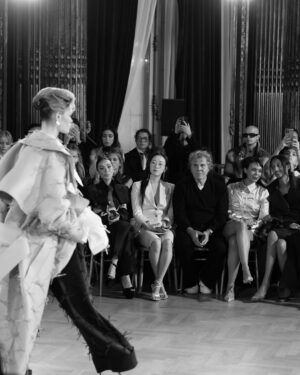 Gia Kim Instagram - @viktorandrolf Couture week 

📸 @jeremy.melloul
@platformprteam