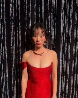 Gia Kim Instagram - Life is but a silly dream 🖤
Unfo with XO❤️

👗 @tracyshapoff 
💇🏻‍♀️ @mikahairstylist 
💄 @suziekbeauty

@unforgettablegala