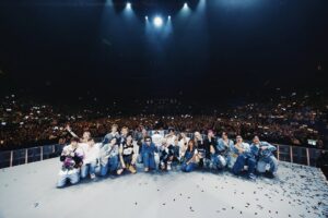 Gigi Cheung Instagram - 2025 開始咗兩個月已經有兩個對我人生非常有意義嘅show （solo con   warner go )

WARNER GO有一種以前讀APA做舞台劇嘅感覺，唔係自己淨係出自己嗰part，係一個故事一個屬於warner go嘅劇本 大家好齊心好有passion 咁完成 

由第一首0.1 喺rehearsal嘅時候已經好感動，然後每個collab 跳舞到最後medley 都好enjoy 好難忘，我覺得有一個咁嘅演出同可以喺呢間公司係一件非常幸福嘅事，因大家都係一個team 一個family💚 

亦多謝台前幕後樂手們成就咗哩個咁warm and love 嘅show !

LOVE YOU ALLLLLLL ! @warnermusichk

make up @manmanflm 
hair @myos_zivyeung 
stylist @cherrymuii 
styling assistant @zzzac_
outfits @jeanpaulgaultier @ponder.er @redemptive_official
